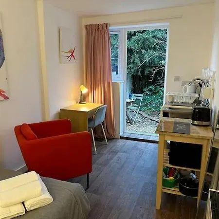 公寓 Brand New Private Flat, Own Entrance. 布里斯托