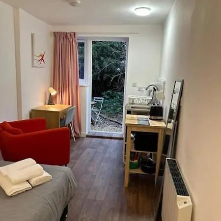 Brand New Private Flat, Own Entrance. * 布里斯托