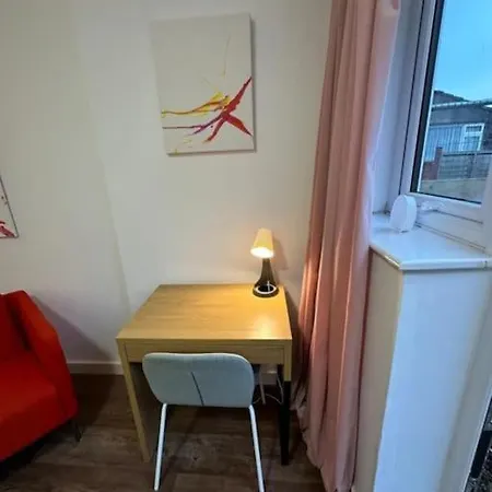 Brand New Private Flat, Own Entrance. Bristol